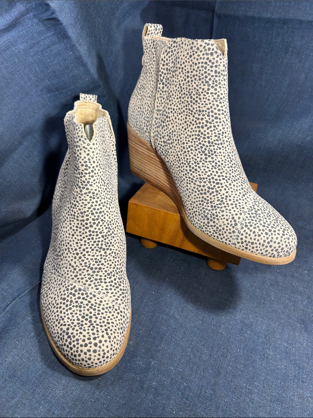 NWT TOMS leather wedge aminal print boots